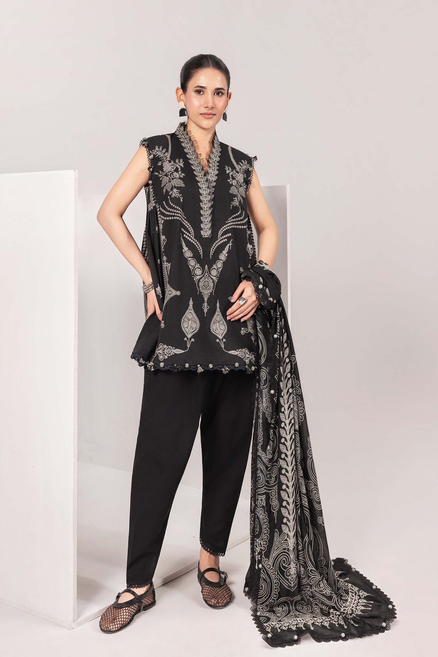 3 Pc Unstitched Embroidered Lawn Suit - MB-CUSV13-03B