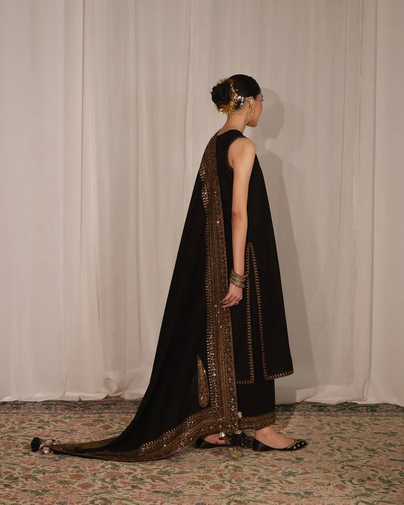 BLACK OUTFIT | DYOT
