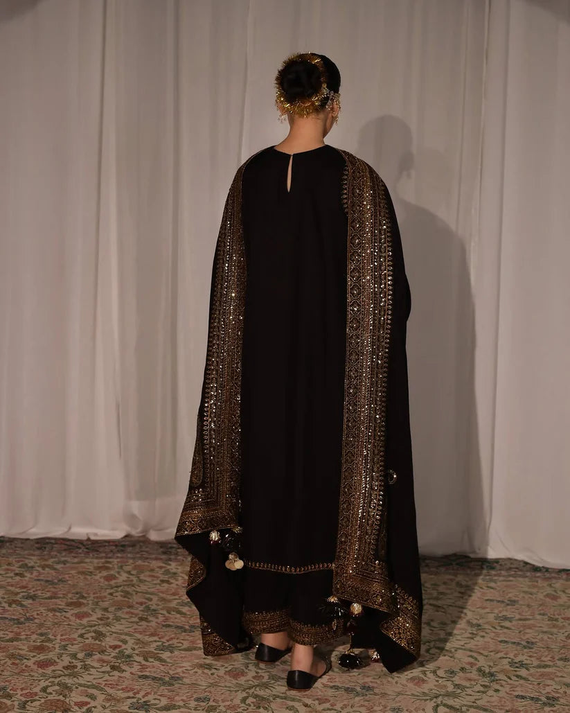 BLACK OUTFIT | DYOT