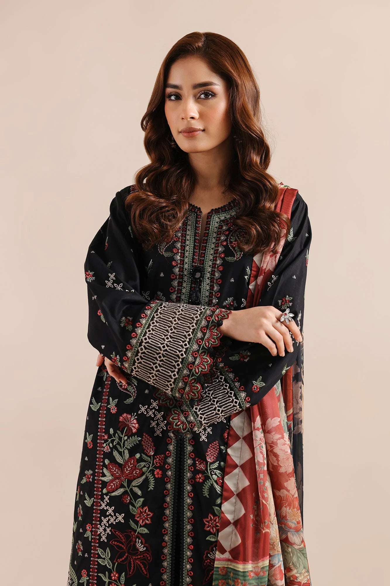 EMBROIDERED SUIT (E0942/203/902)