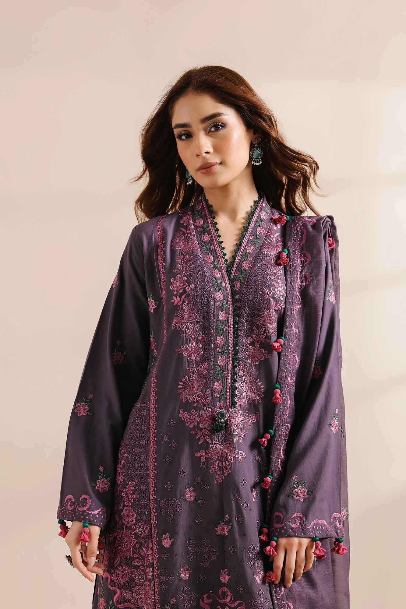 EMBROIDERED SUIT (E0947/203/508)