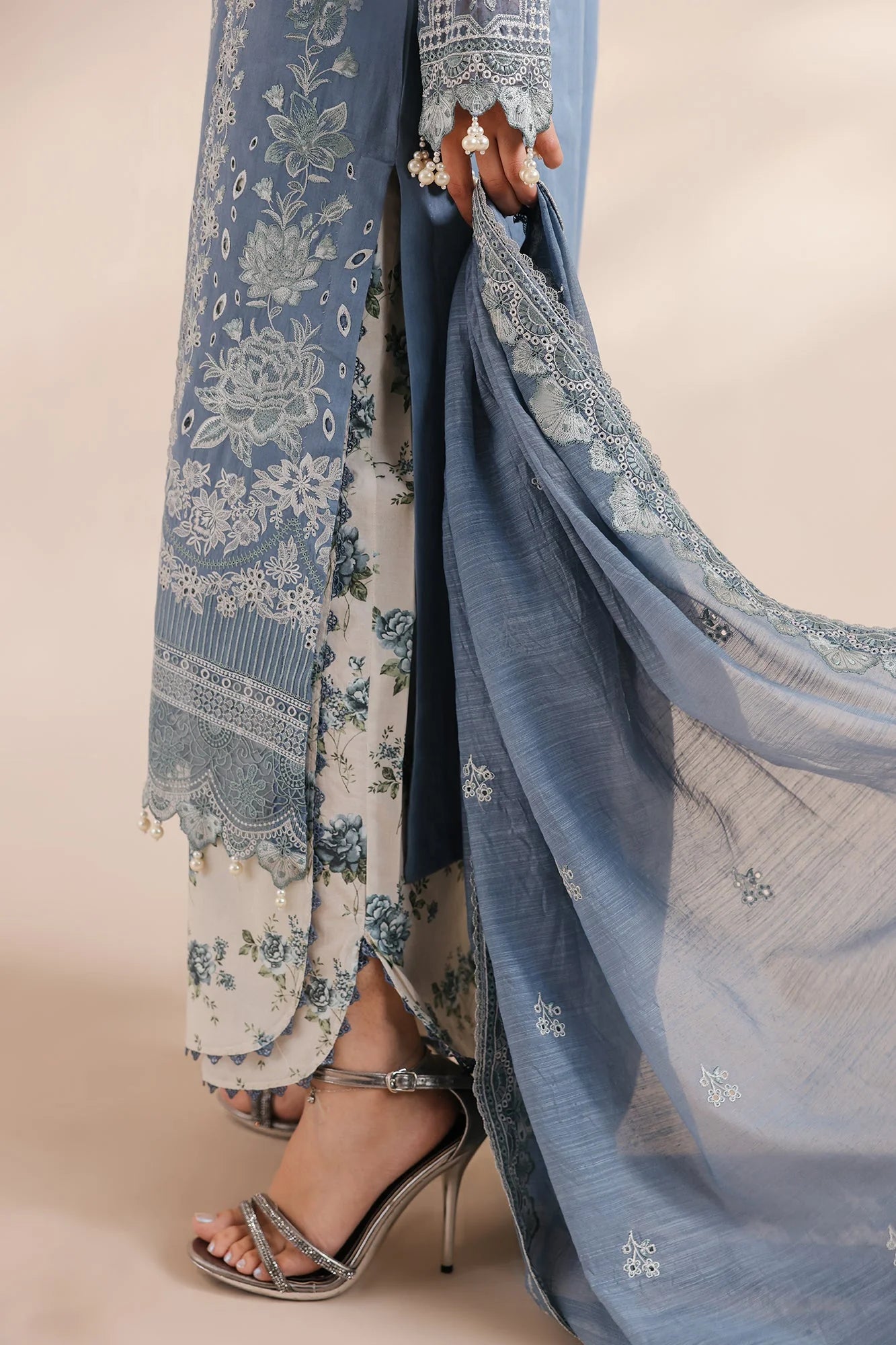 EMBROIDERED SUIT (E0953/203/636)