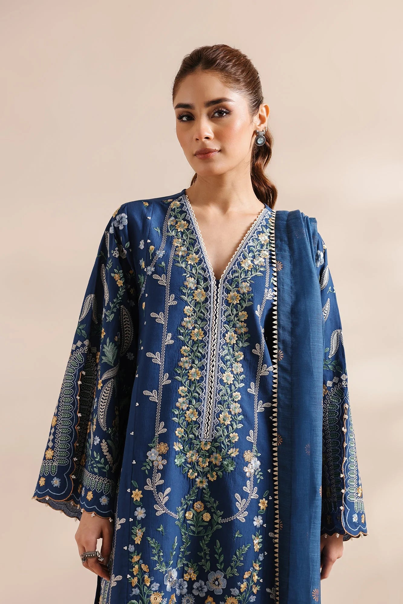 EMBROIDERED SUIT (E0954/203/624)