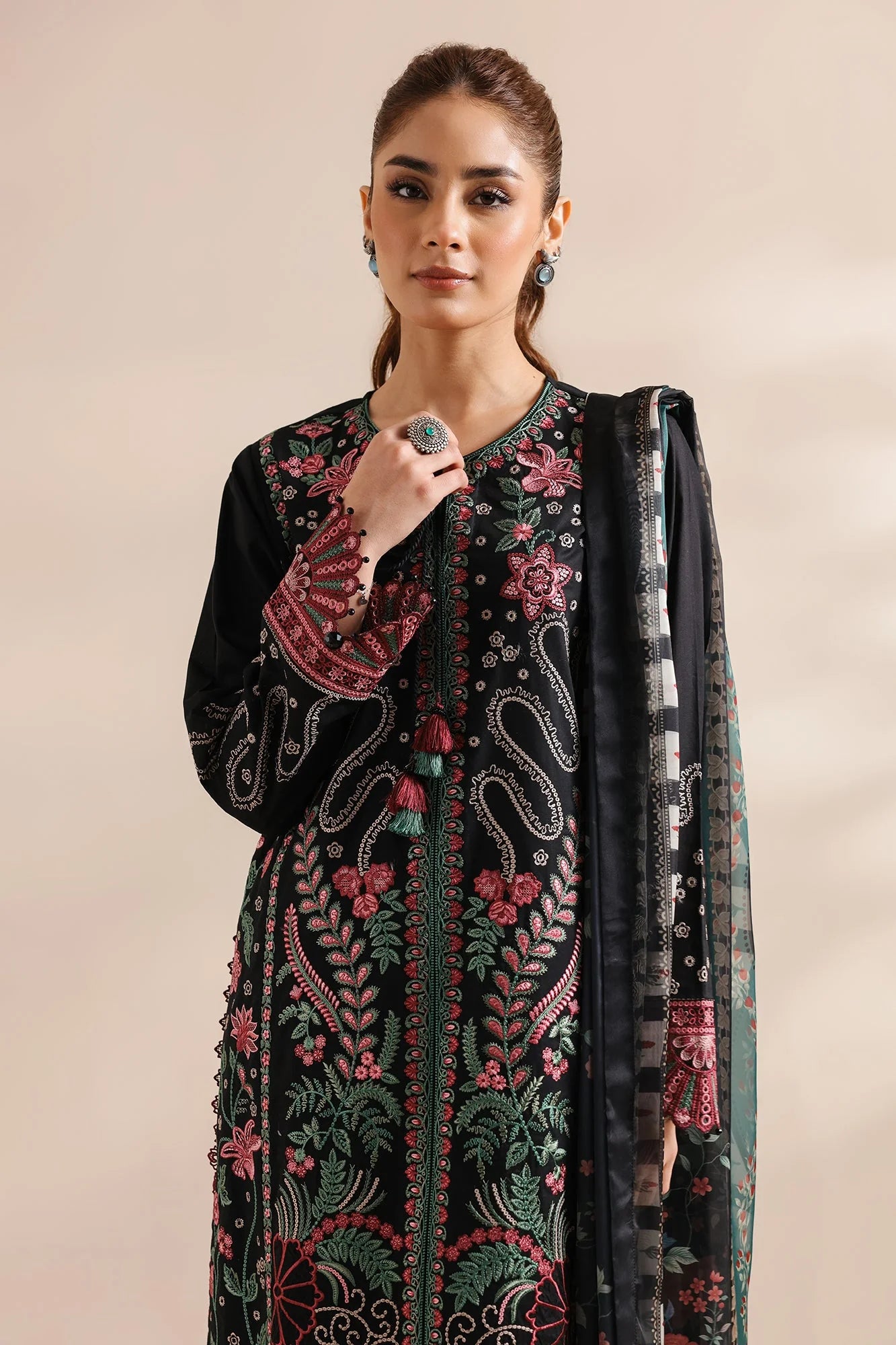 EMBROIDERED SUIT (E0956/203/902)