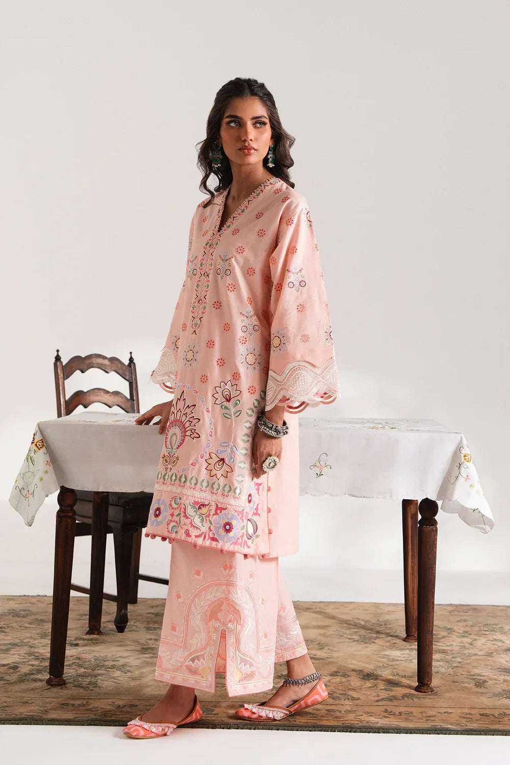 Ethnc Campaign Floral Charm HS'25 Drop-06 - E3319/103/315