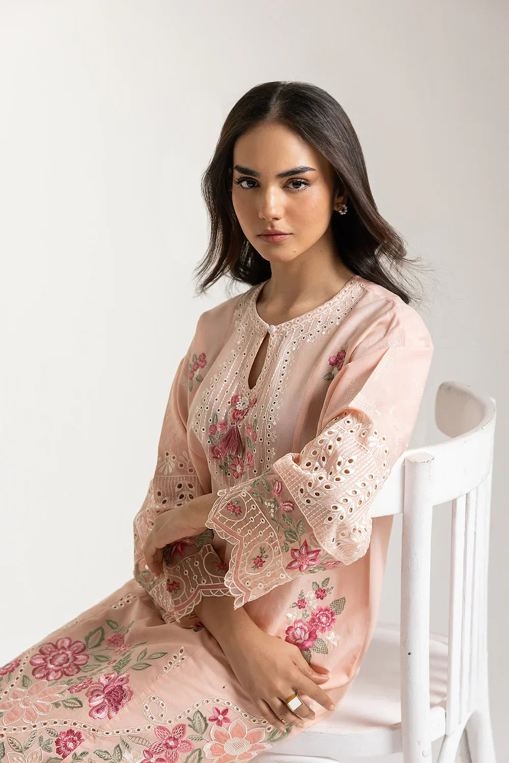 Ethnc Campaign Floral Charm HS'25 Drop-06 - E3321/103/326