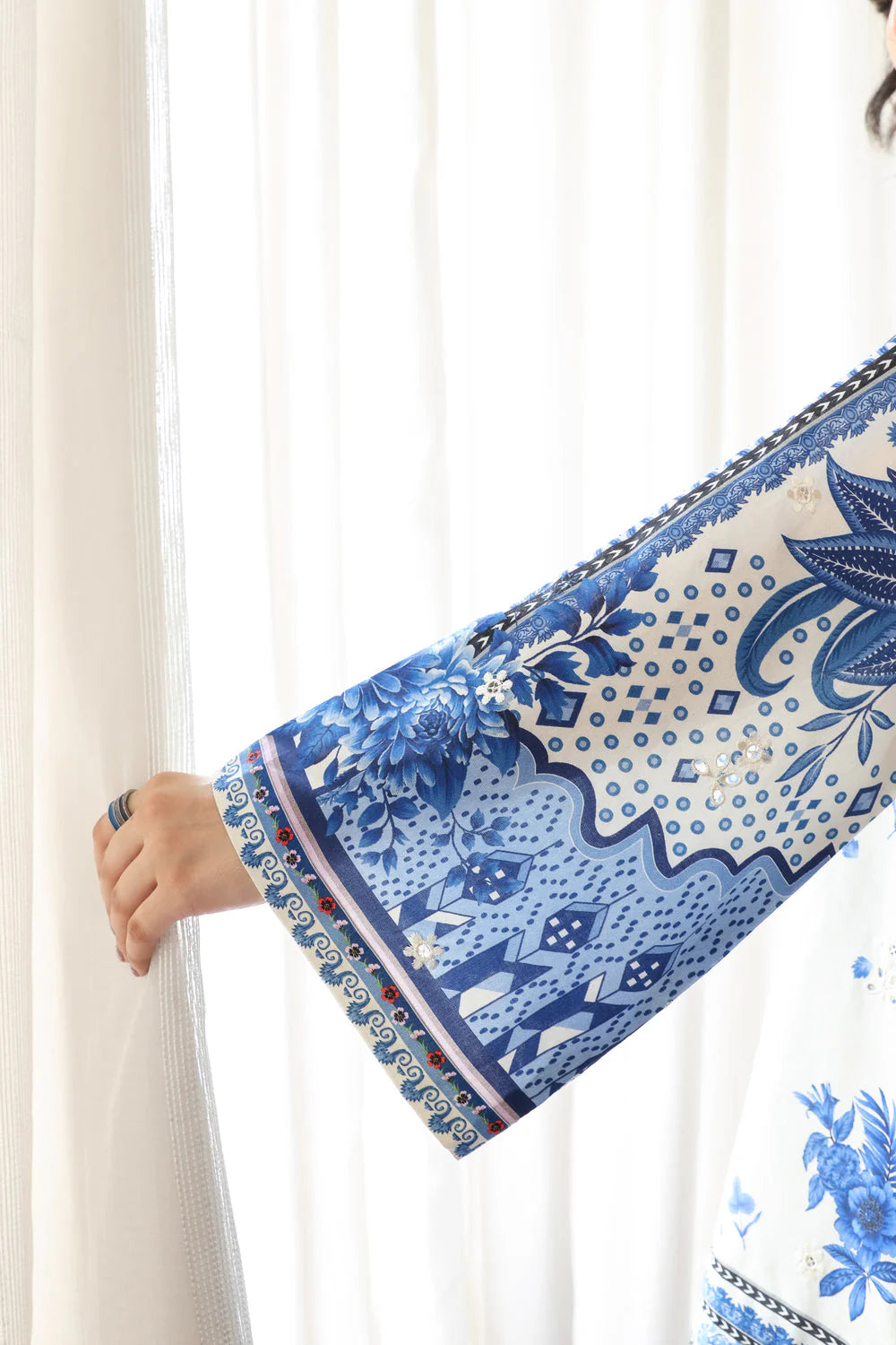 Zaib Staycation '25 - OFF-WHITE & BLUE LUXURY PRINTED 2PCS SET (NPA2-25308)