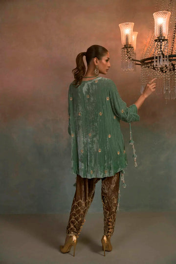 Ayesha Somaya Velvet '25 - Champagne Gold