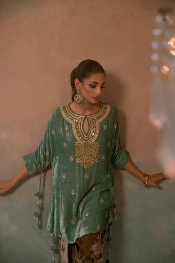 Ayesha Somaya Velvet '25 - Champagne Gold