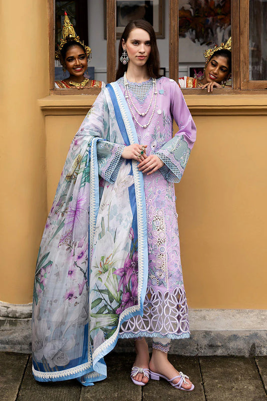 Mahira Khan Manaram Luxury Lawn’25 by Mushq | Glowing Pulse