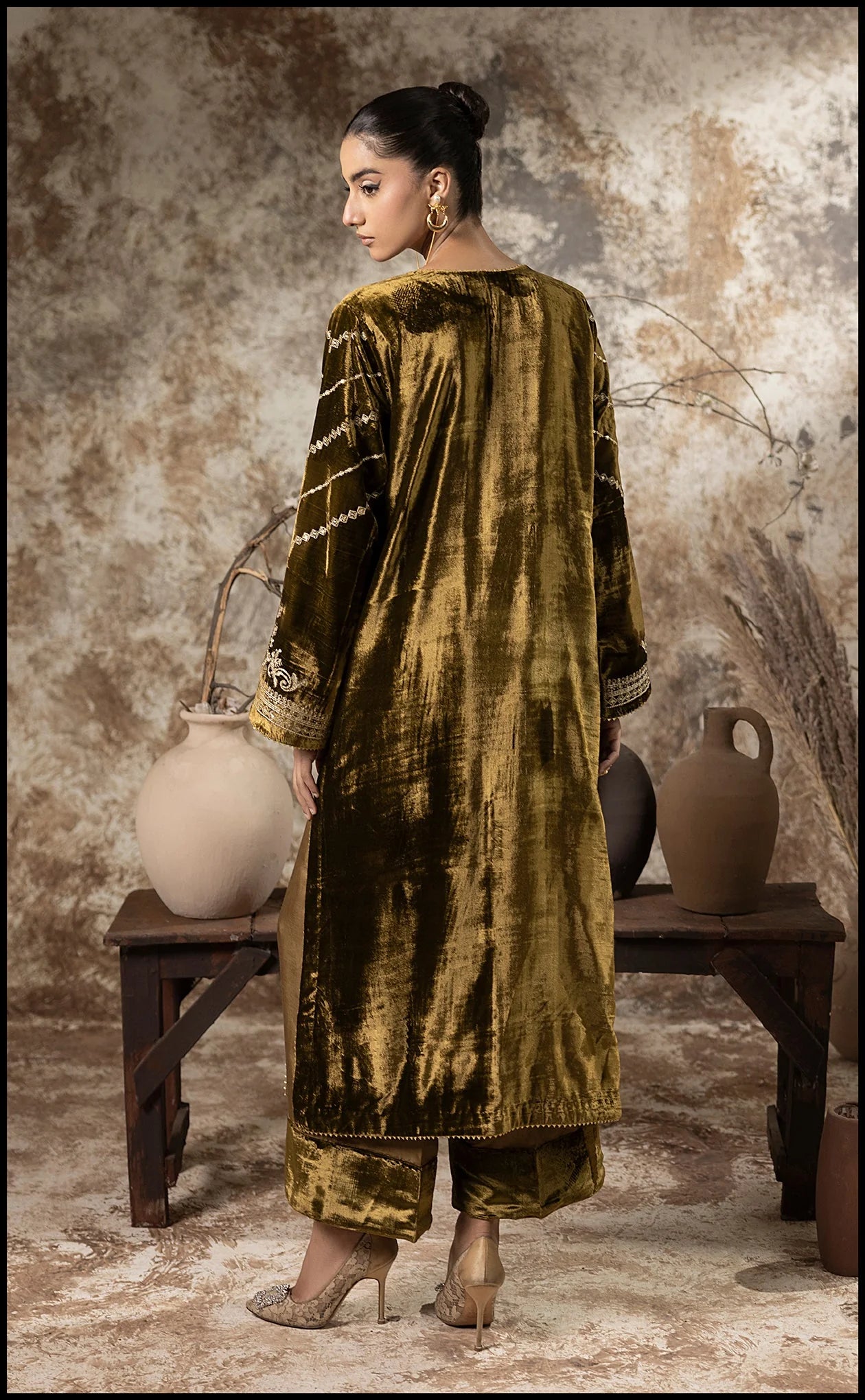 Sumaira Aurangzeb A Velvet Affair'24 - Golden Moss