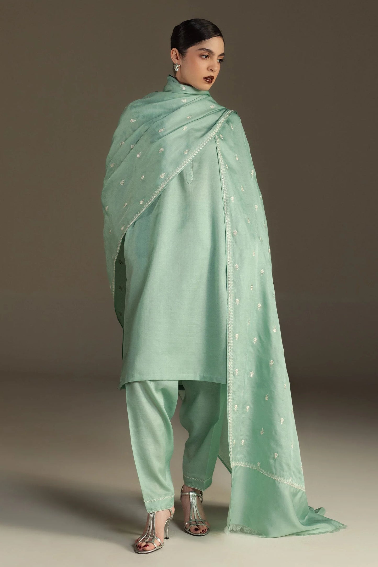 Zara Shahjahan - Inaaya