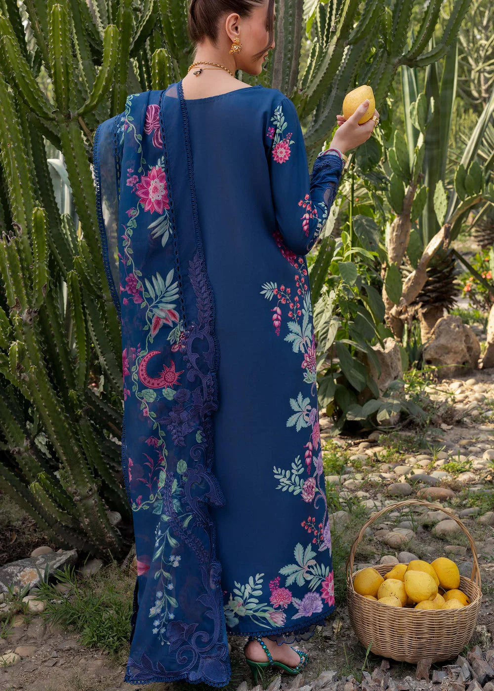 Saira Shakira | ZELIE 1B