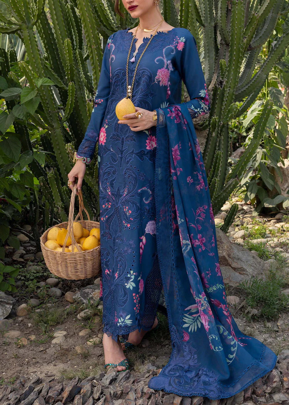 Saira Shakira | ZELIE 1B