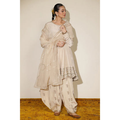 IVORY OUTFIT | DYOT