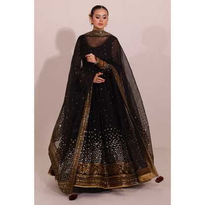 BLACK OUTFIT | DYOT