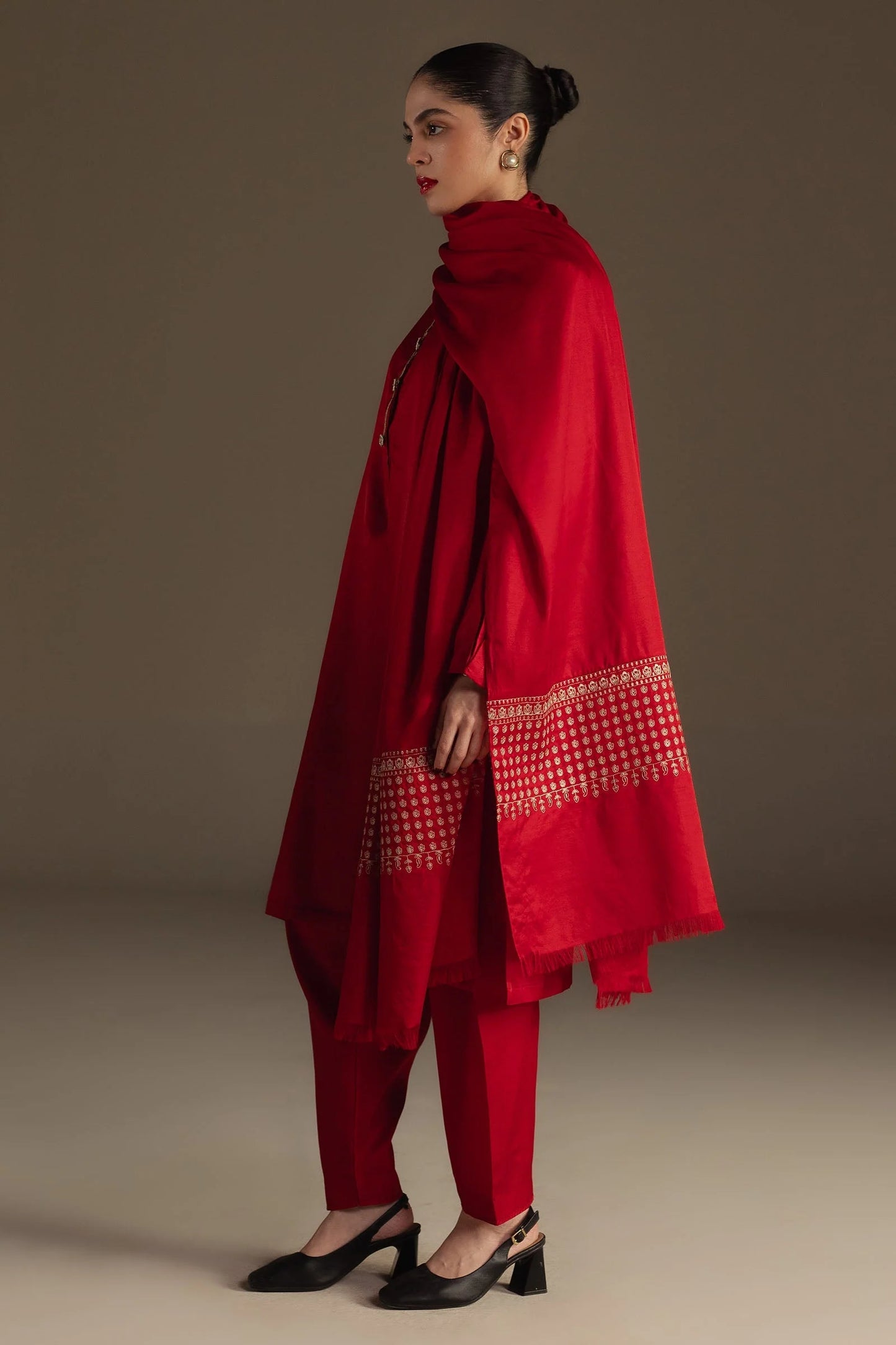 Zara Shahjahan - Noor