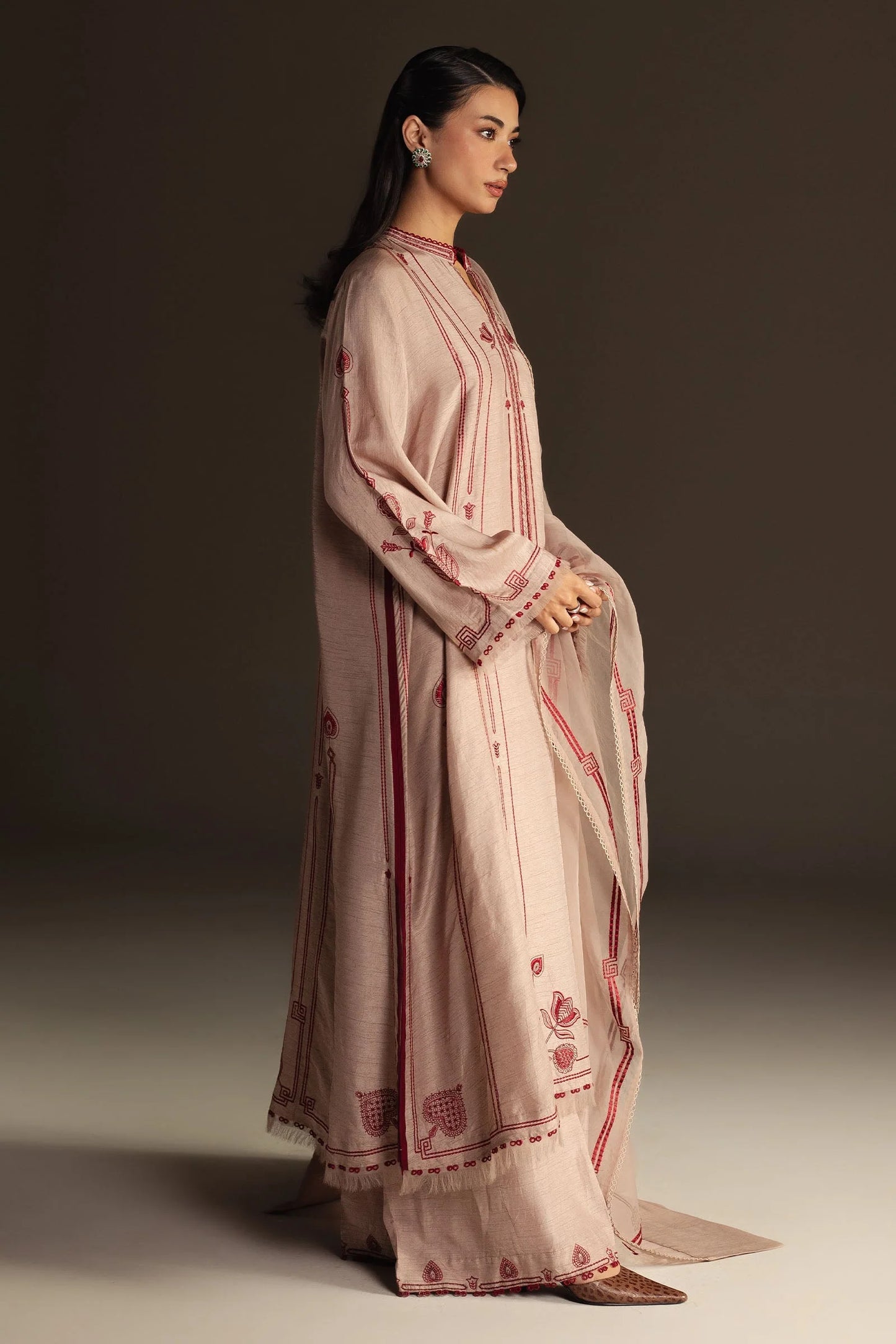 Zara Shahjahan - Raina