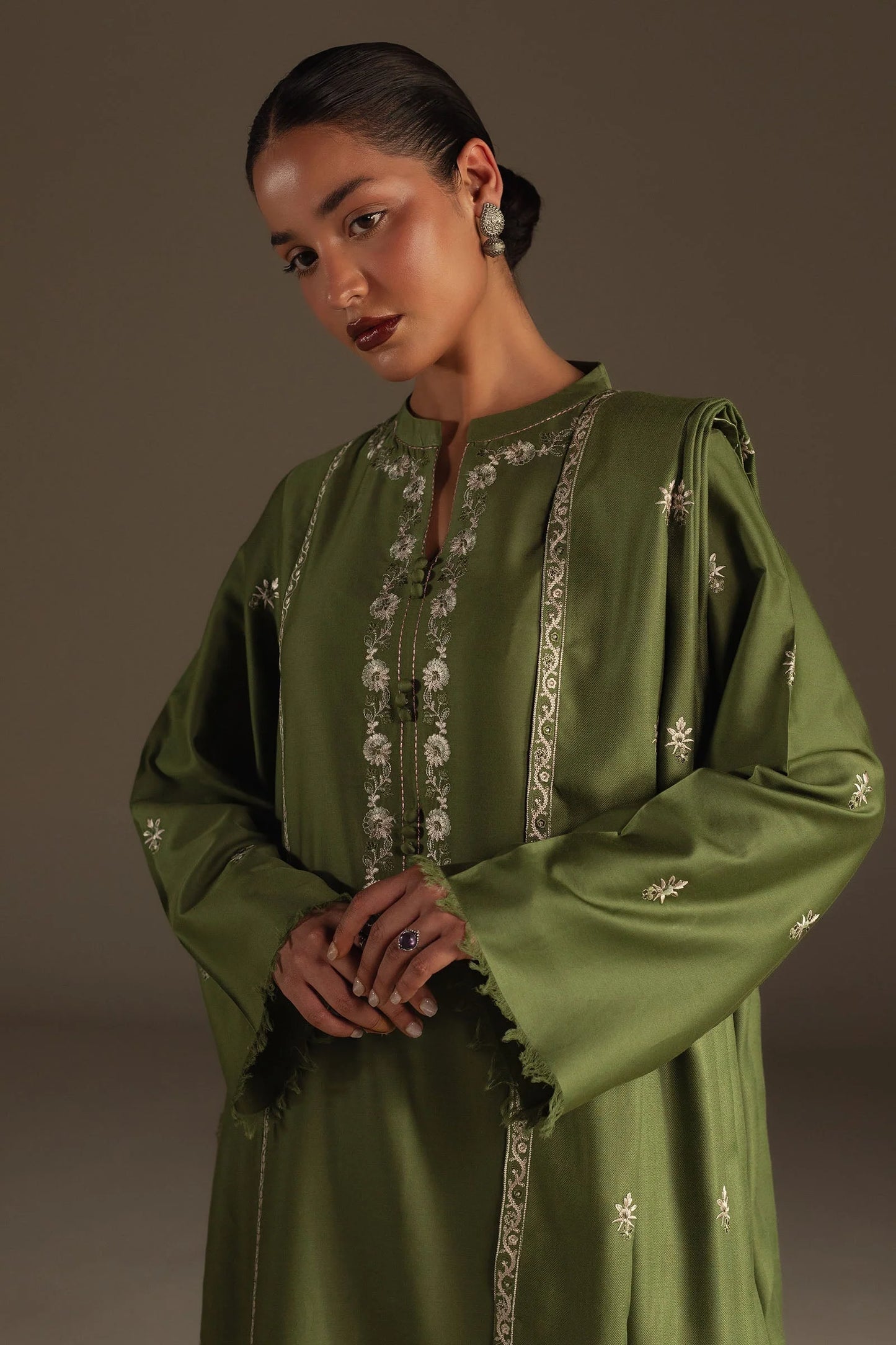 Zara Shahjahan - Zimal