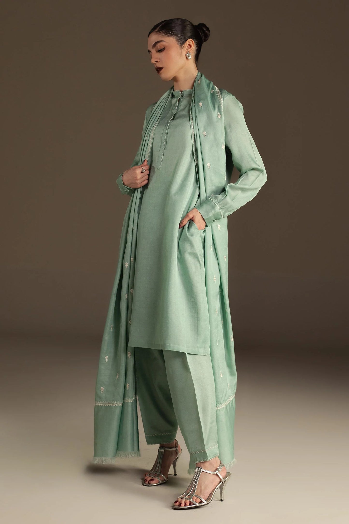 Zara Shahjahan - Inaaya