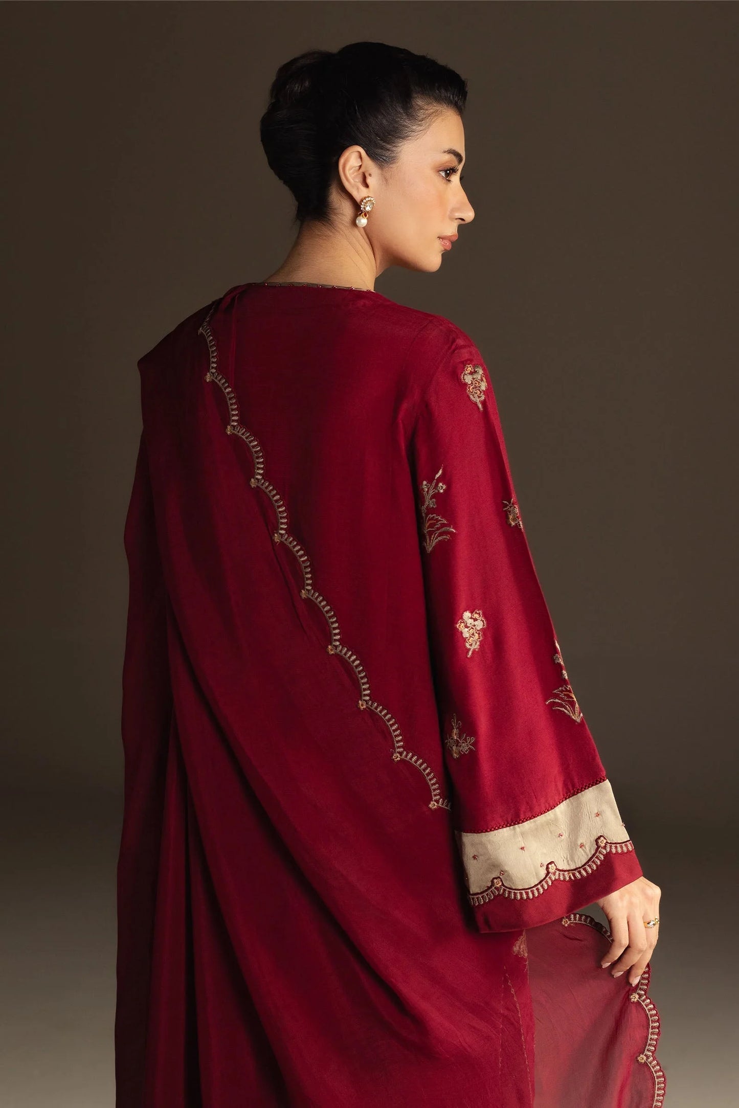 Zara Shahjahan - Ayra