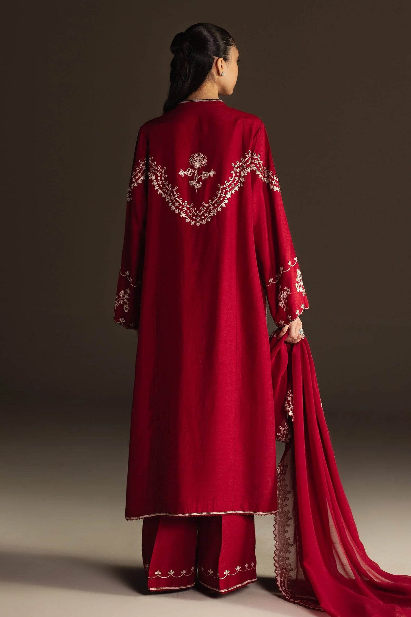 Zara Shahjahan - Saira