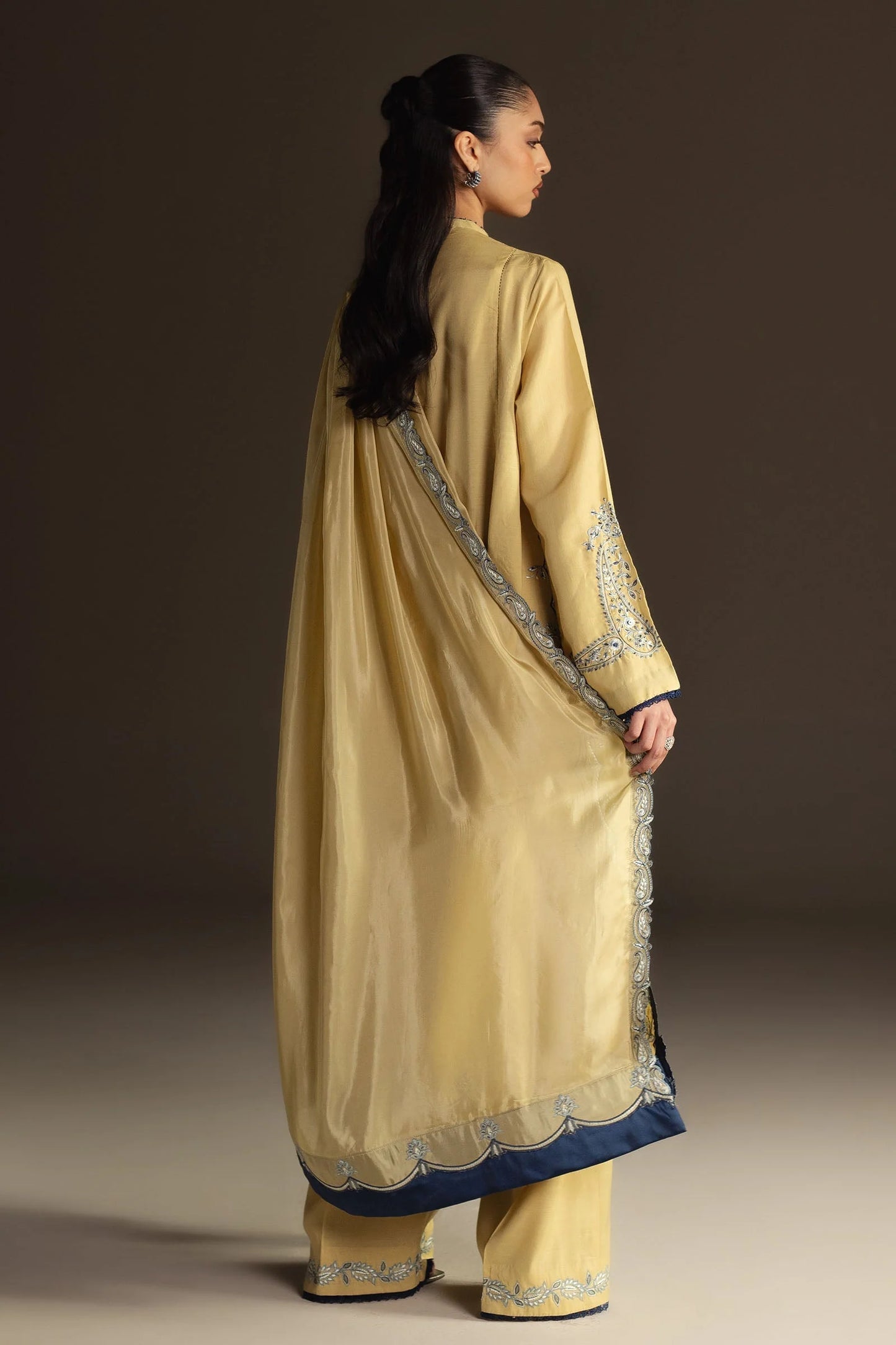 Zara Shahjahan - Lina