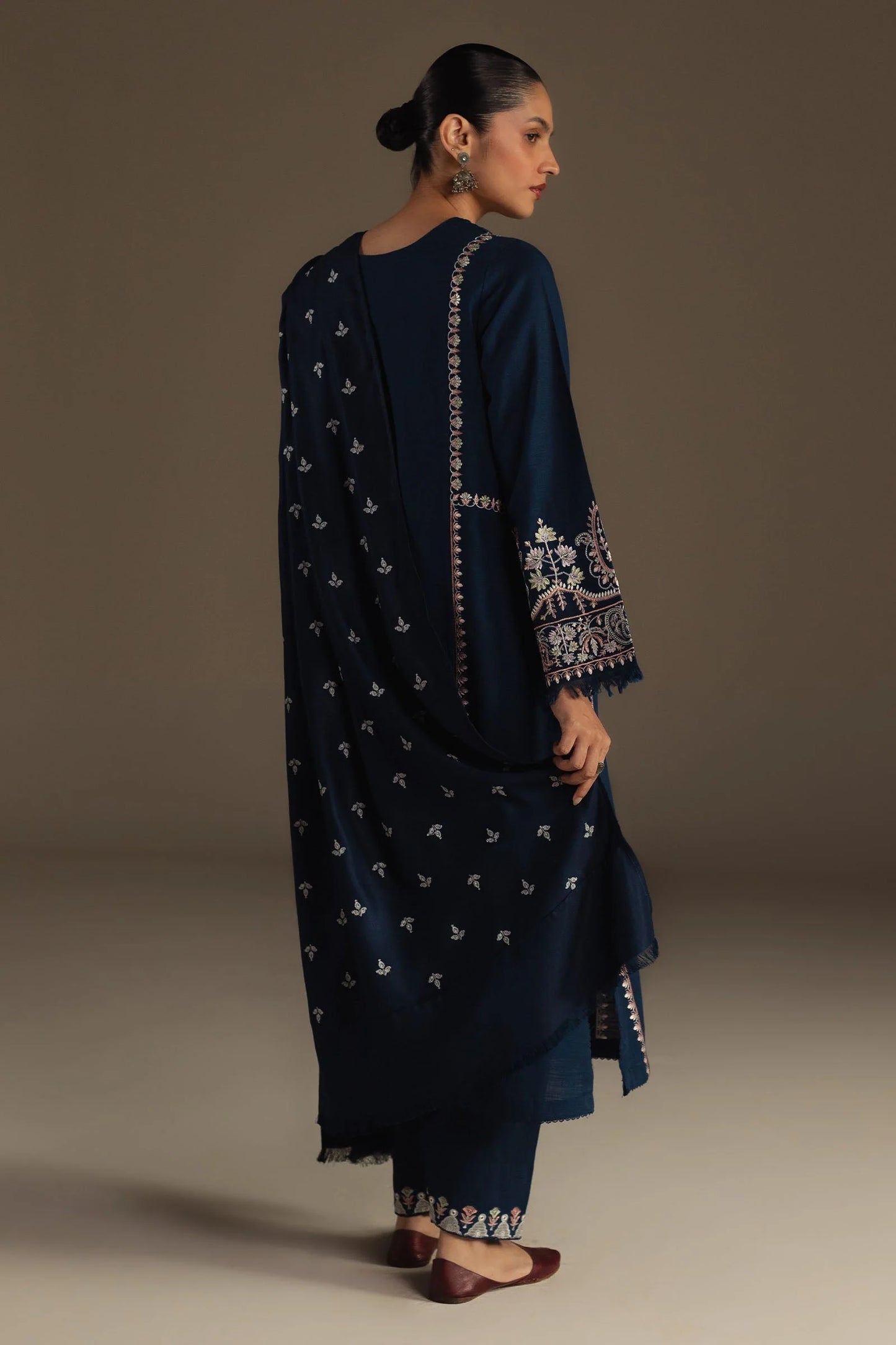 Zara Shahjahan - Sumbul