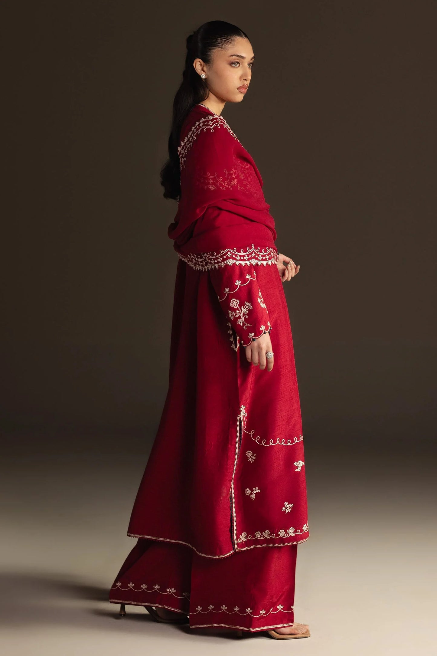 Zara Shahjahan - Saira