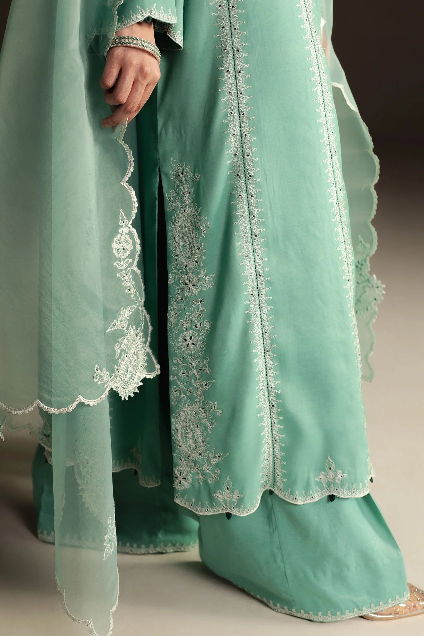 Zara Shahjahan - Mahveen