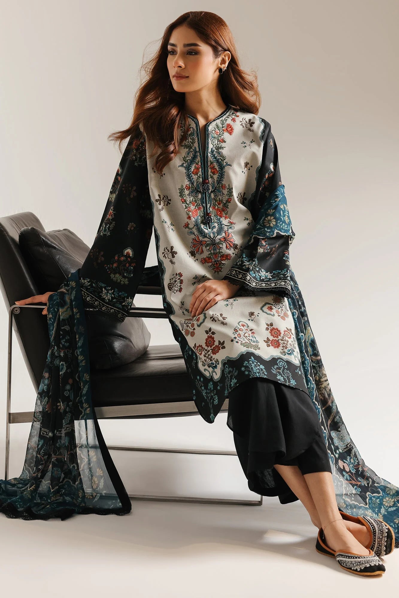 ETHNC EMBROIDERED SUIT (E1007/203/902)