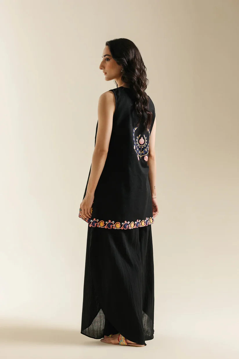 JET BLACK | E0670/119/902 | Boho Look Book | Ethnc