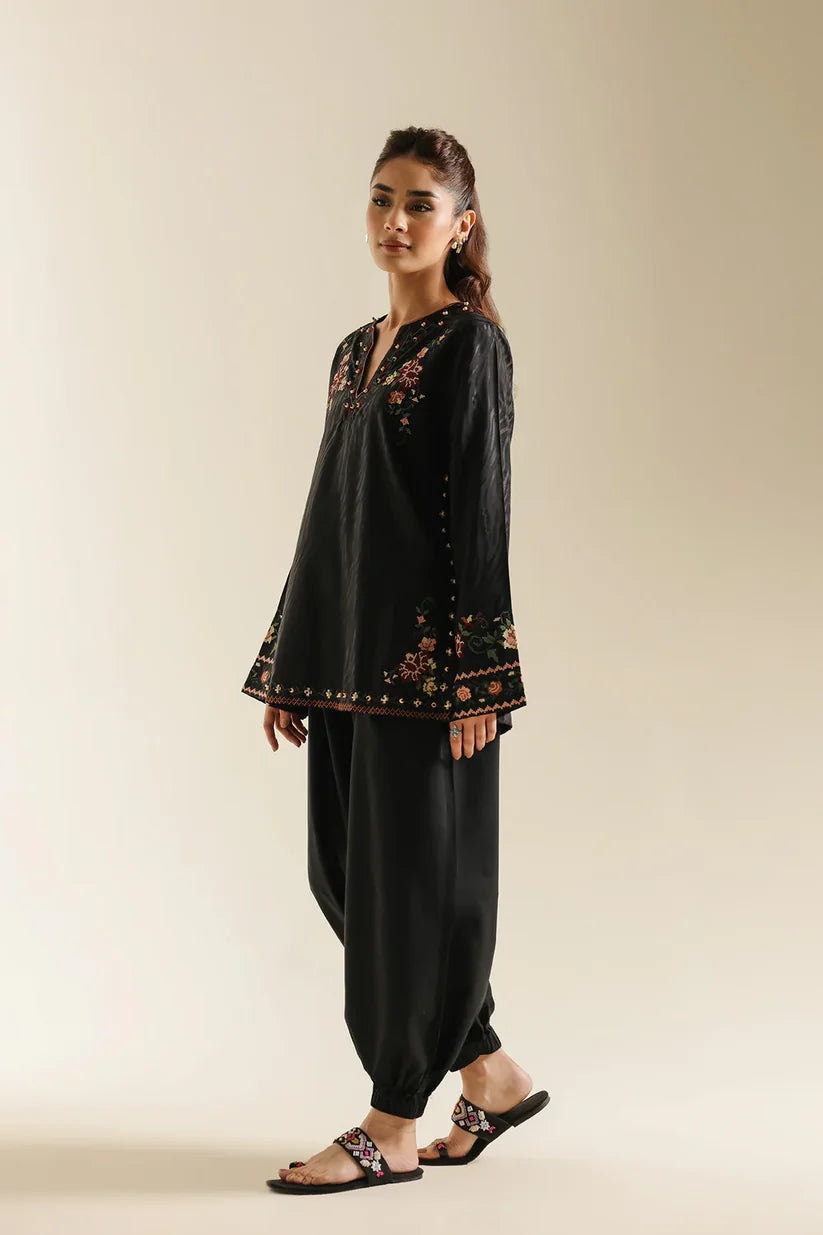 JET BLACK | E0734/119/902 | Boho Look Book | Ethnc