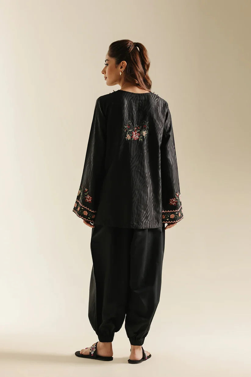 JET BLACK | E0734/119/902 | Boho Look Book | Ethnc