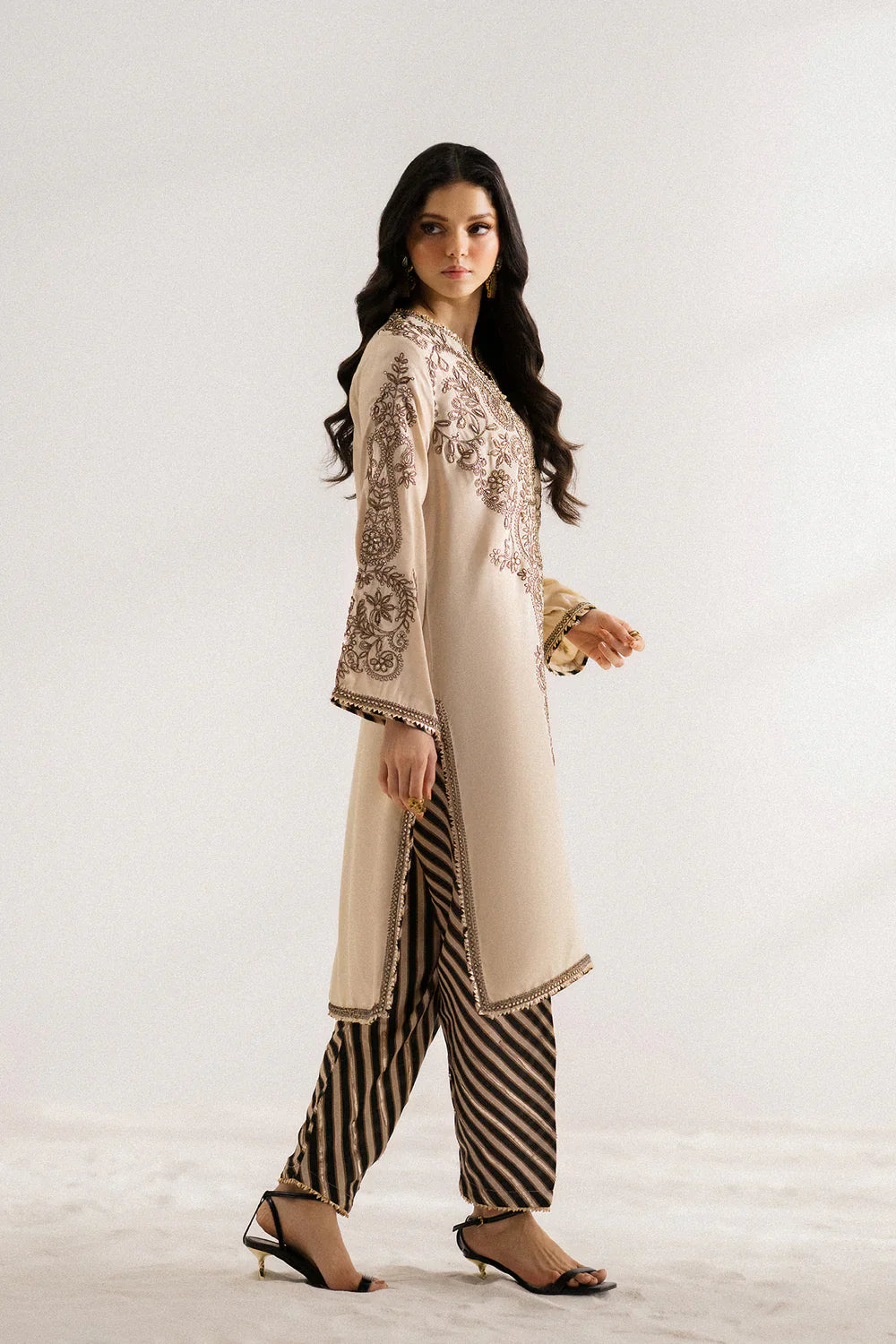 Ethnc Boutique '25 - EMBROIDERED SUIT - E0781/104/226