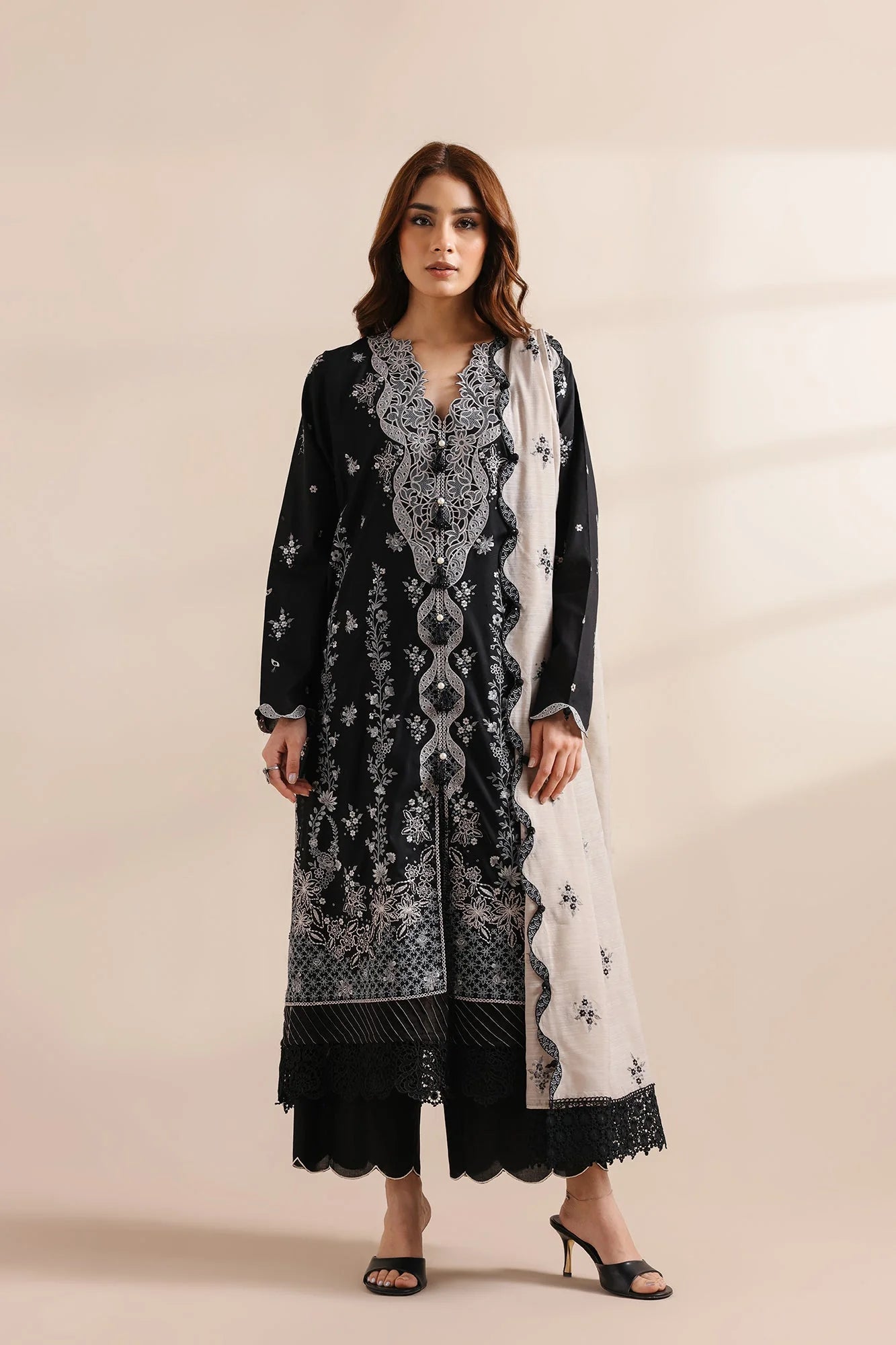 EMBROIDERED SUIT (E0940/203/902)