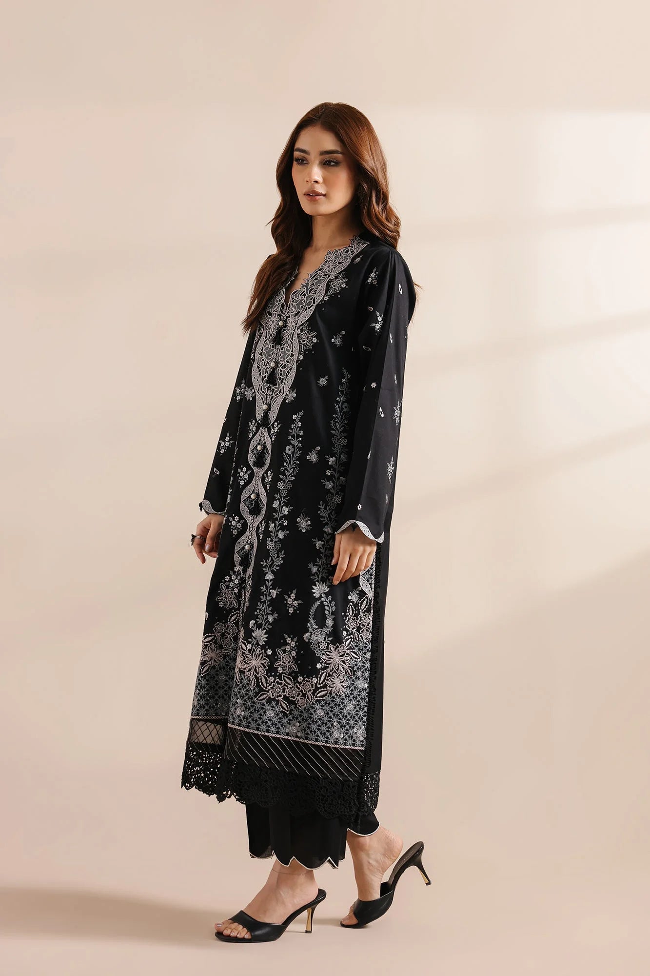 EMBROIDERED SUIT (E0940/203/902)