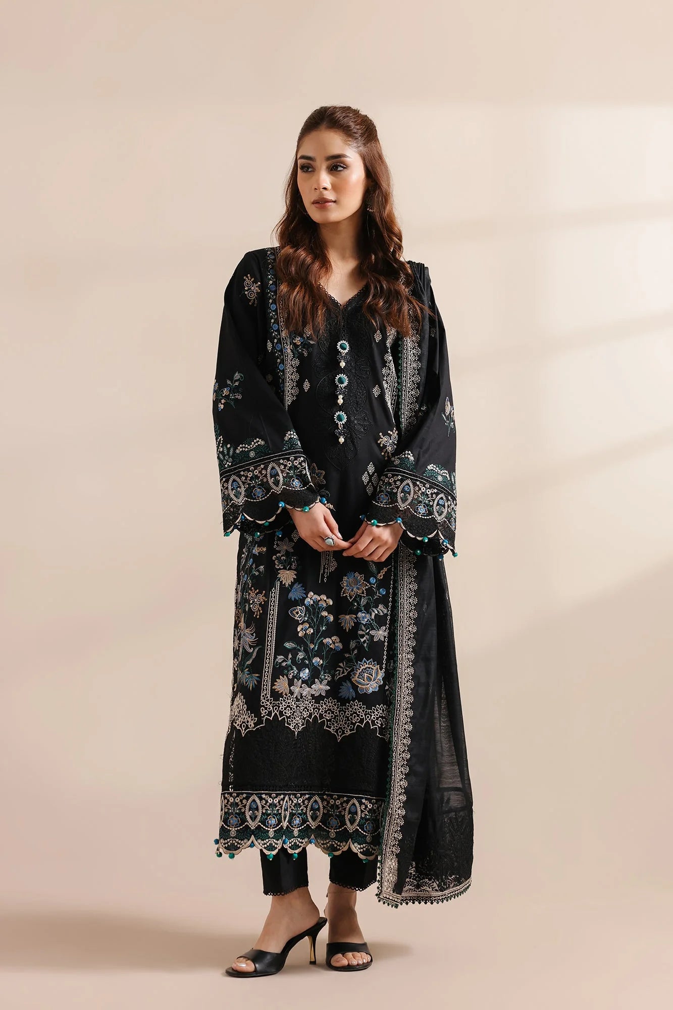 EMBROIDERED SUIT (E0955/203/902)