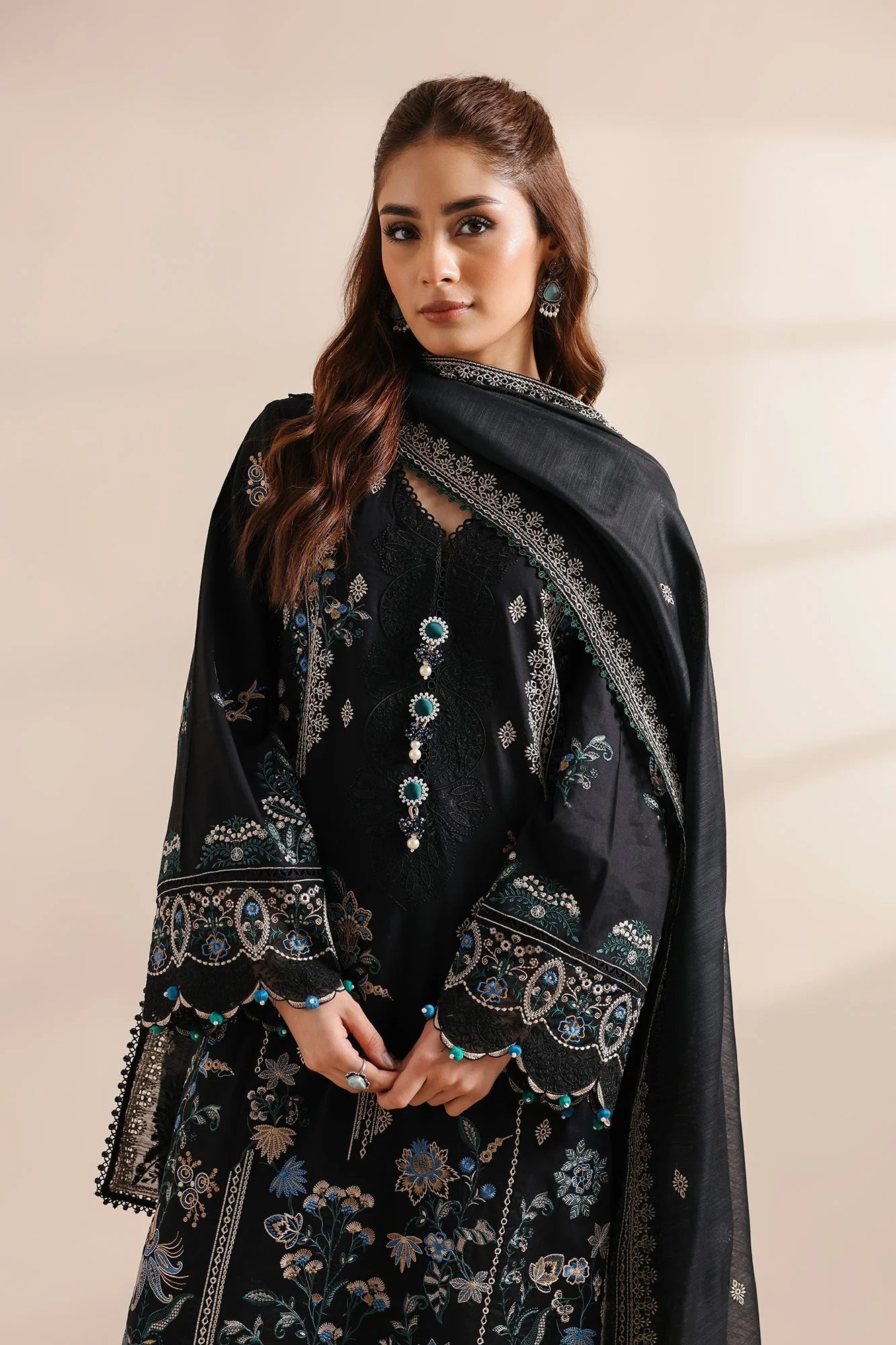 EMBROIDERED SUIT (E0955/203/902)