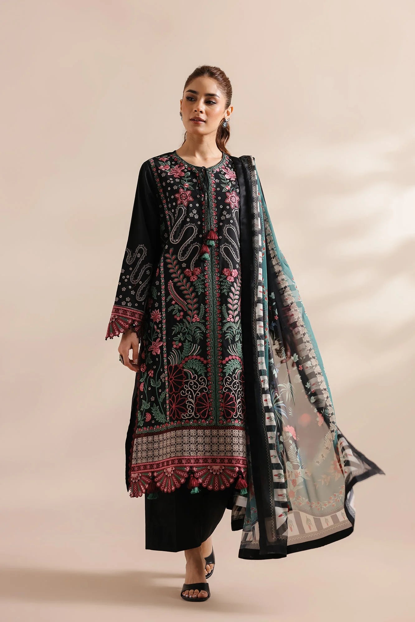 EMBROIDERED SUIT (E0956/203/902)