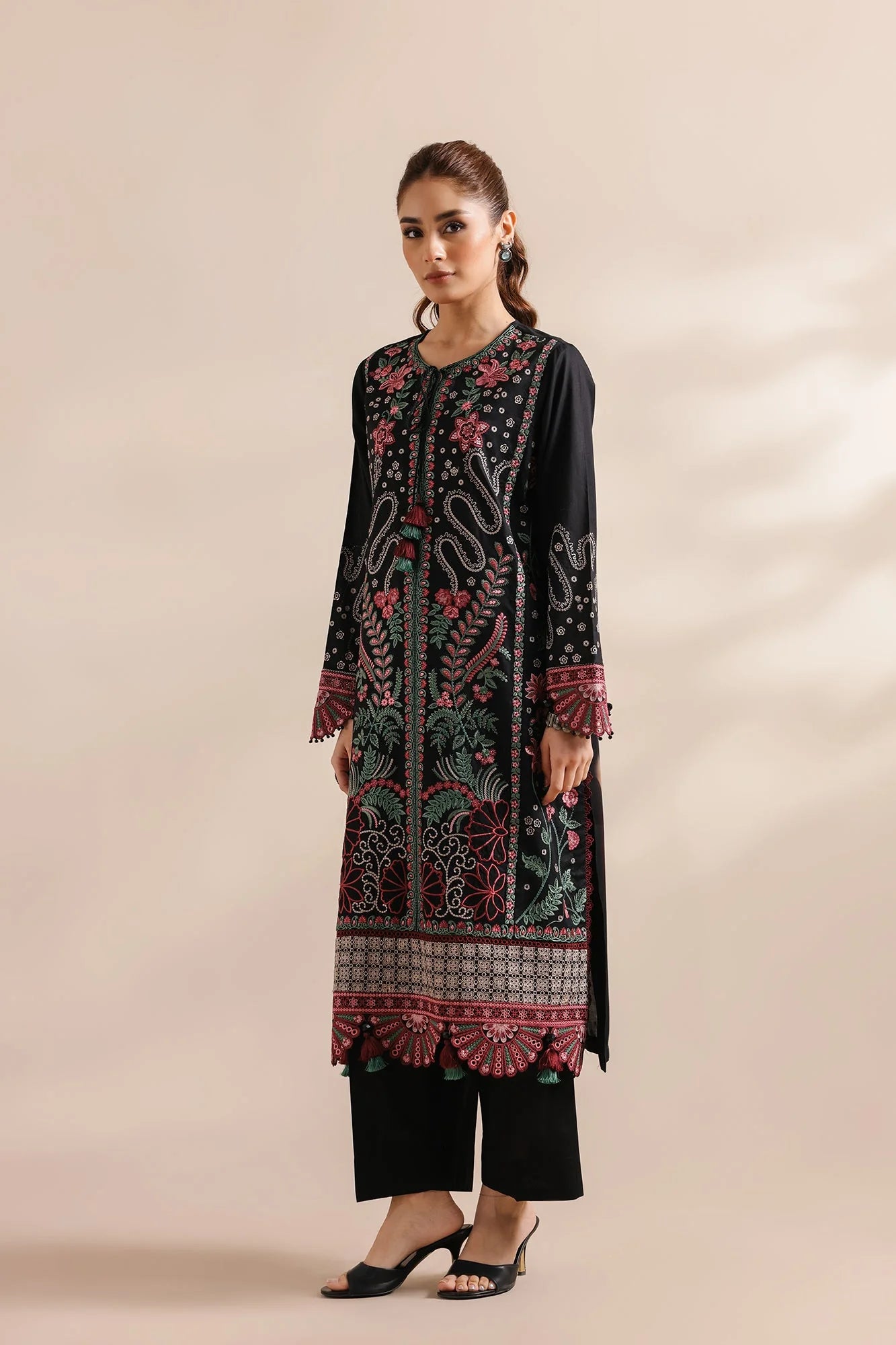 EMBROIDERED SUIT (E0956/203/902)