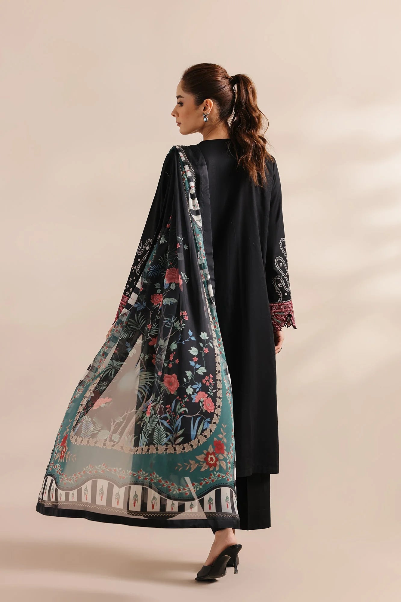 EMBROIDERED SUIT (E0956/203/902)