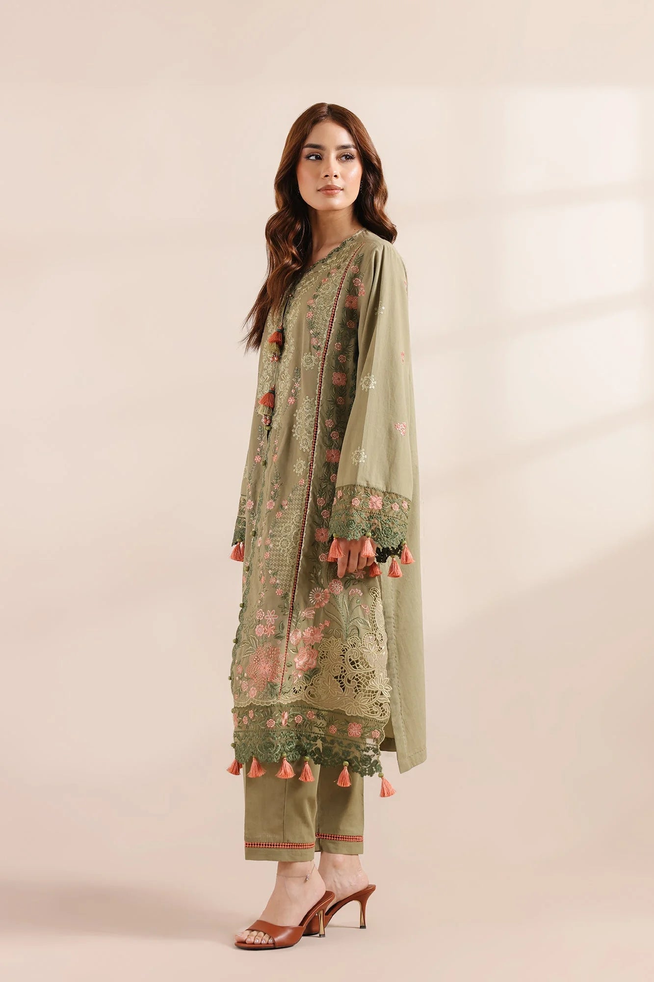 EMBROIDERED SUIT (E0959/203/126)