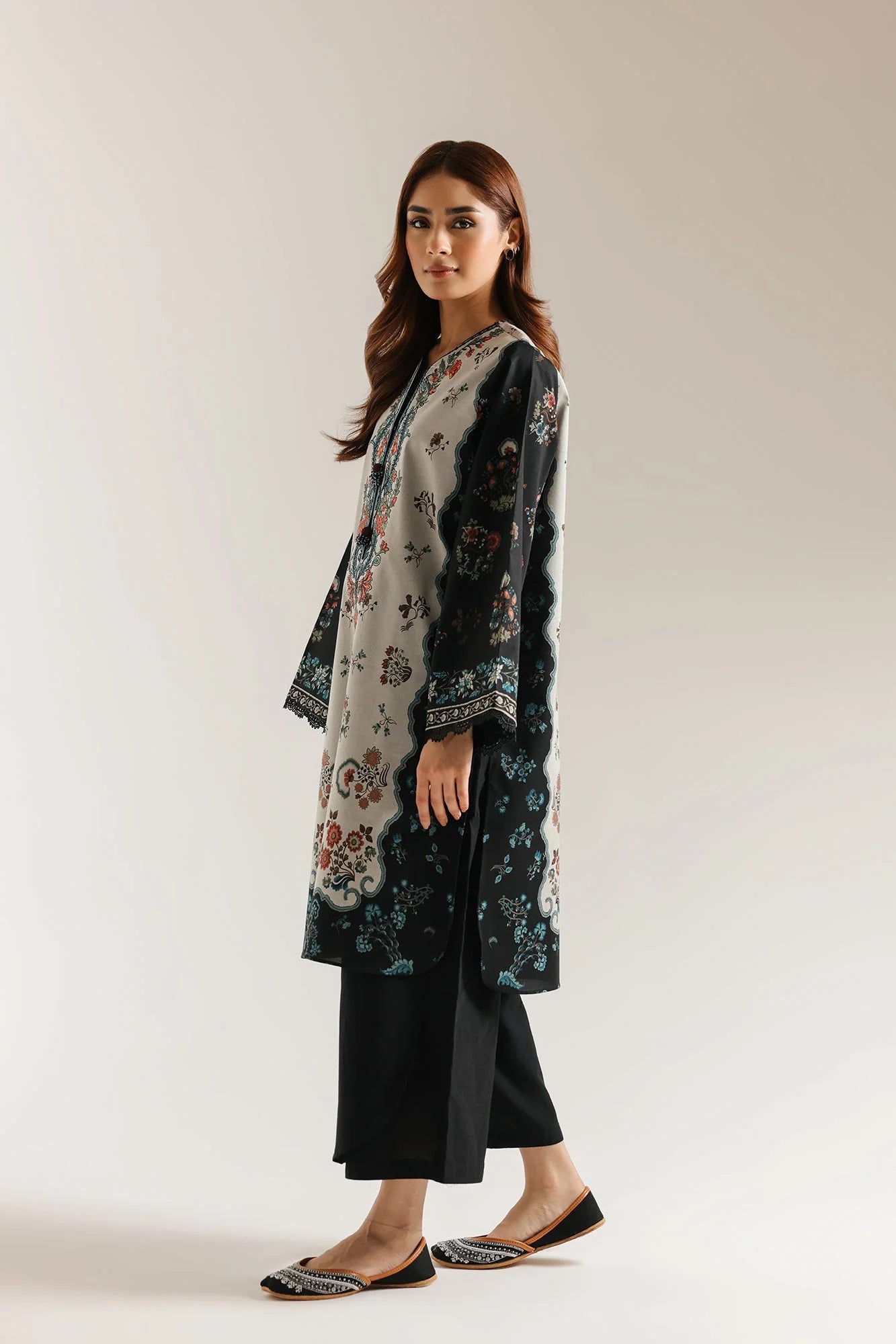 ETHNC EMBROIDERED SUIT (E1007/203/902)