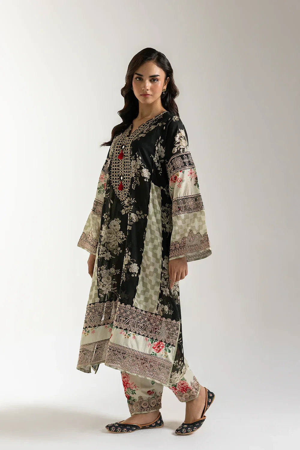 Ethnc Campaign Floral Charm HS'25 Drop-06 - E3303/103/902