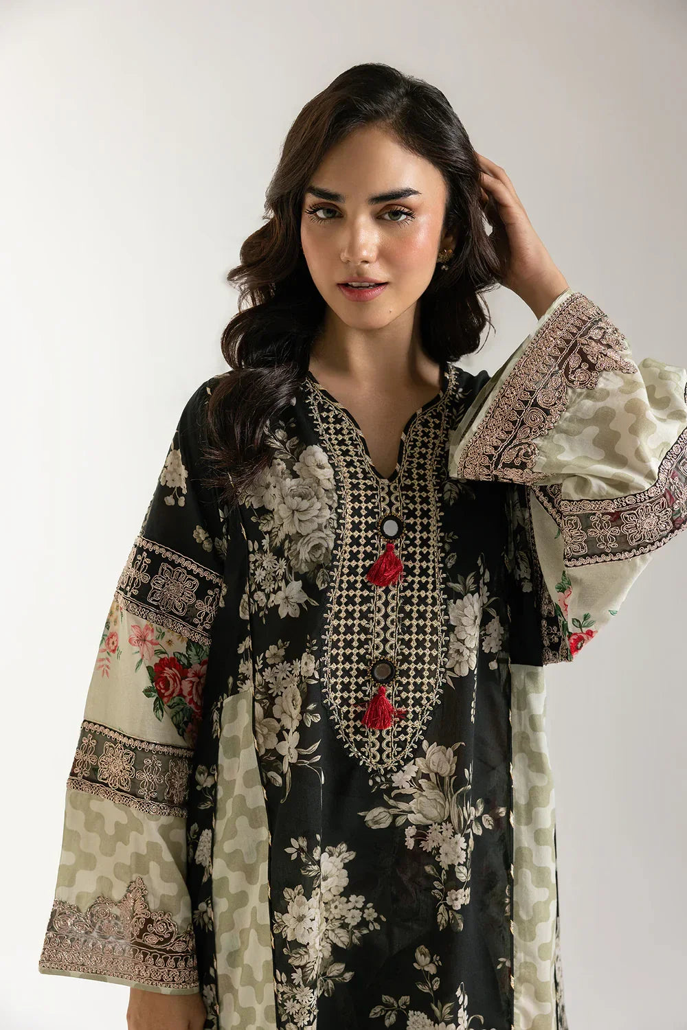 Ethnc Campaign Floral Charm HS'25 Drop-06 - E3303/103/902
