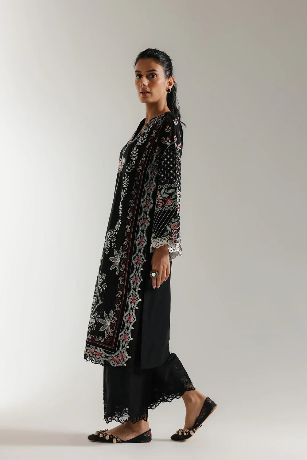 Ethnc Campaign Floral Charm HS'25 Drop-06 - E3320/103/902