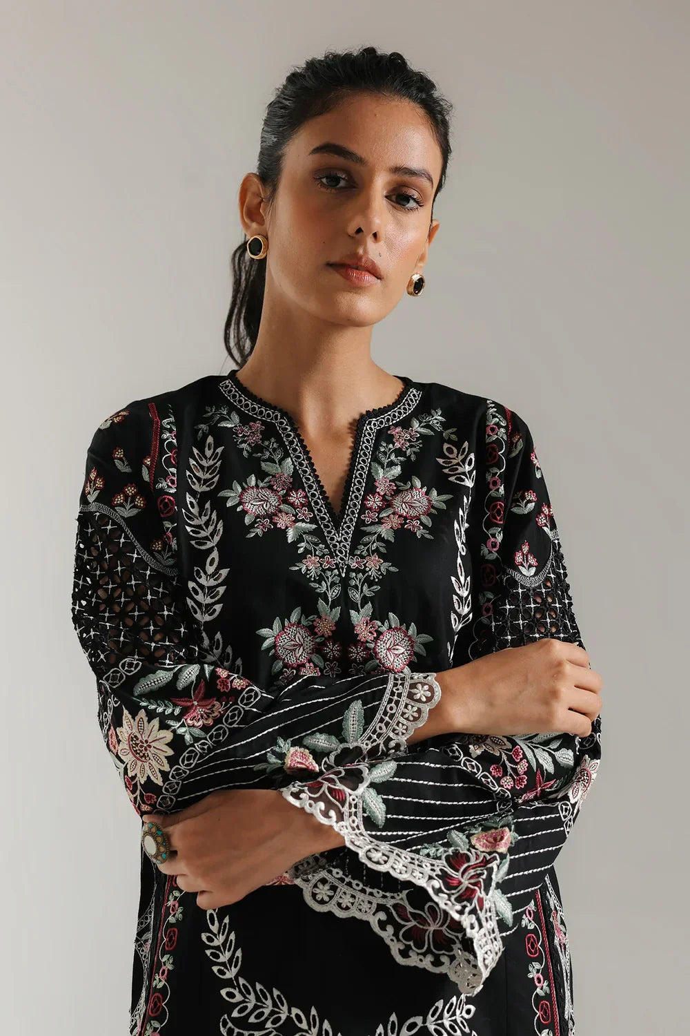 Ethnc Campaign Floral Charm HS'25 Drop-06 - E3320/103/902
