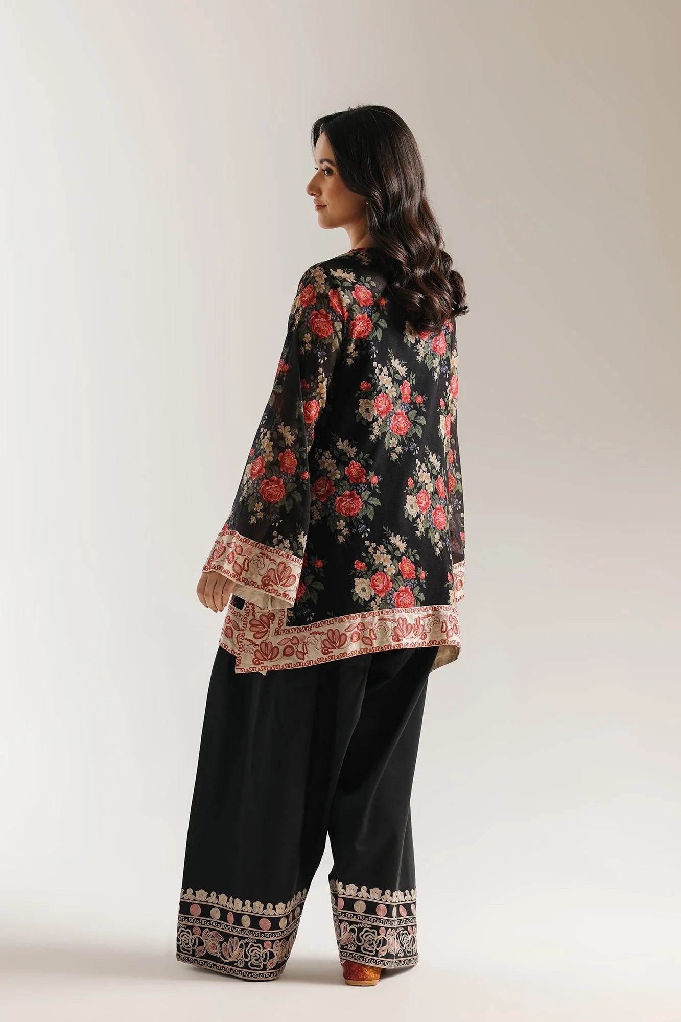 EMBROIDERED SUIT (E4001/103/901)