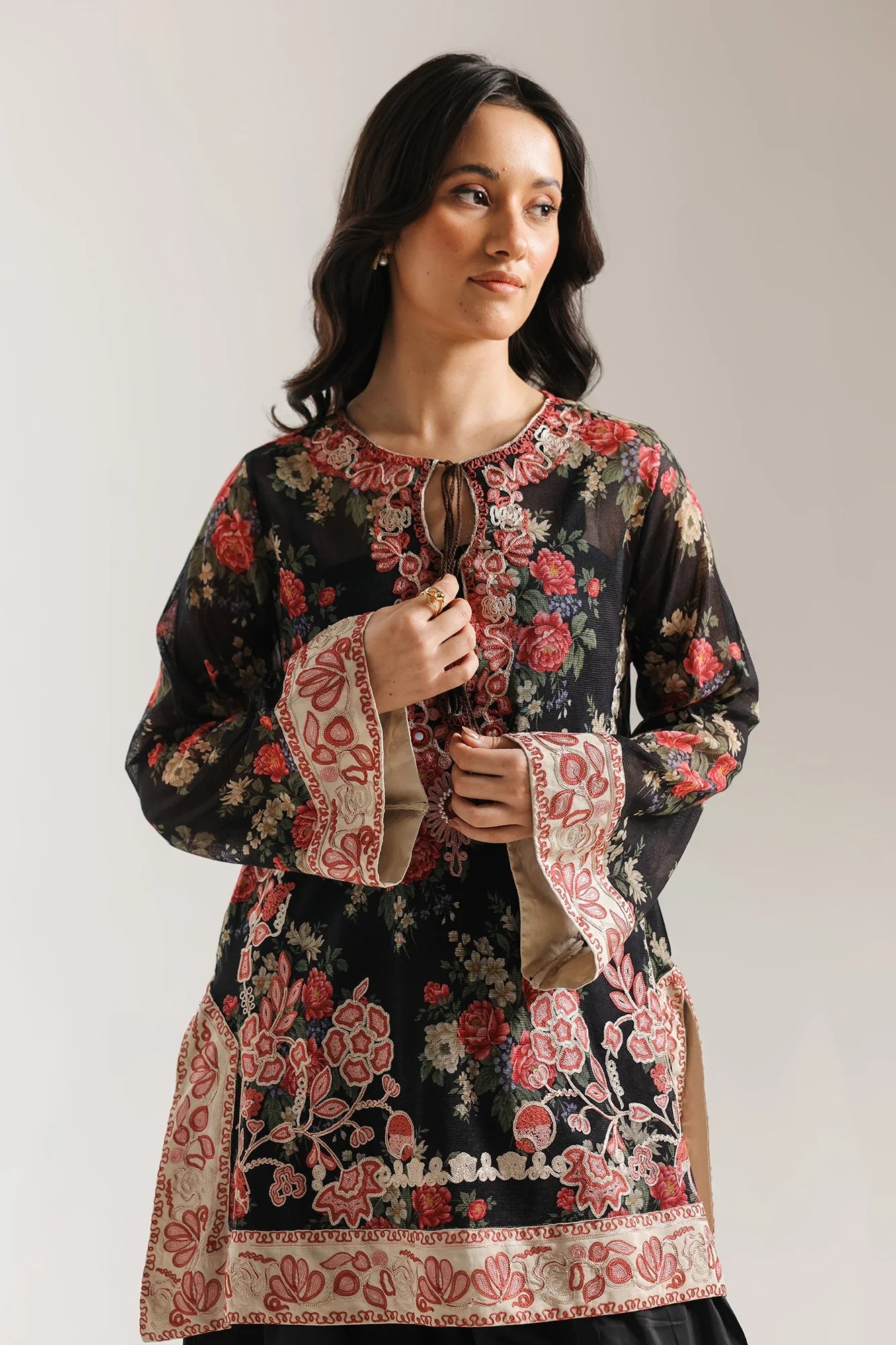 EMBROIDERED SUIT (E4001/103/901)